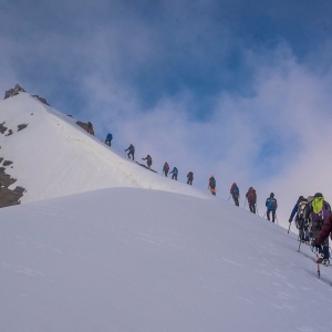 Slowly but steadily reaching the Kang Yatse summit