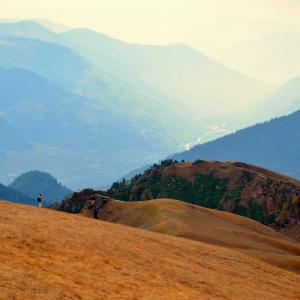 The Kullu valley seen on the way to Riyali Thatch.