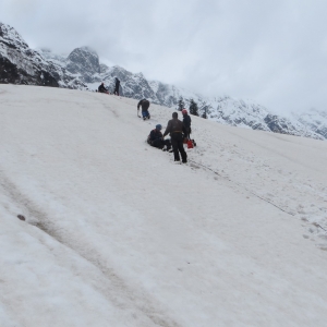 Leaning snow climbing techniques by practice