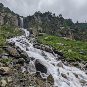 Innumerable pretty side streams that we we need to cross enroute to Sukhnai